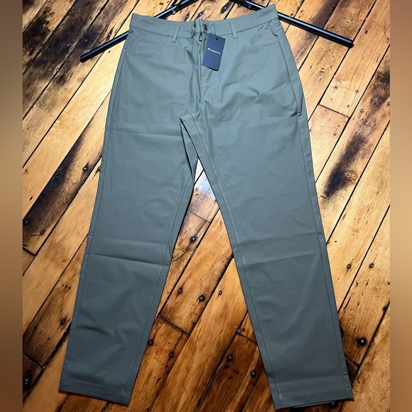 NWT Fabletics Men’s 34x32 The Don Pants Green Performance Chino Stretch New